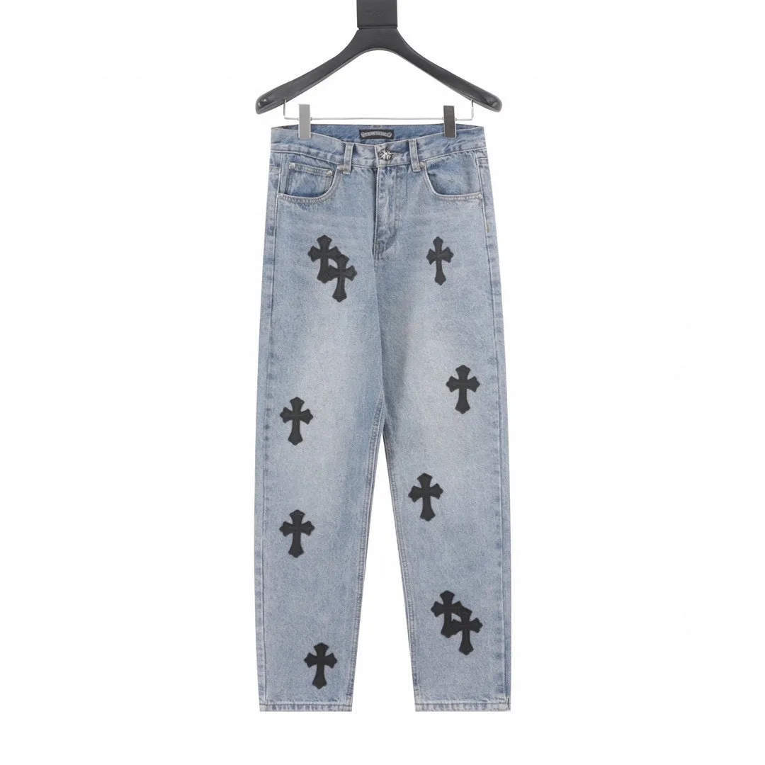 P210 Top version (light blue and black leather) Top version Chrome Hearts jeans with leather blue denim. It is known that chromehearts jeans will use vintage Levis jeans as the base plate for creation. They usually add their own unique silver buckles and silver ornaments, plus leather embellishments. This is what doubles the value of these vintage jeans, because the base plate is Vintage jeans, jeans themselves have become very soft and comfortable after years of baptism. This can be distinguished from ordinary jeans. Regarding the size, you should also refer to the pants data. Style number: 1250# Color: light blue black leather Size: 28 30 32 34 28 Waist 86 Hips 100 Pants length 102 30 Waist 90 Hips 104 Pants length 104 32 Waist 94 Hips 108, pants length 106 34, waist 98, hips 112, pants length 110